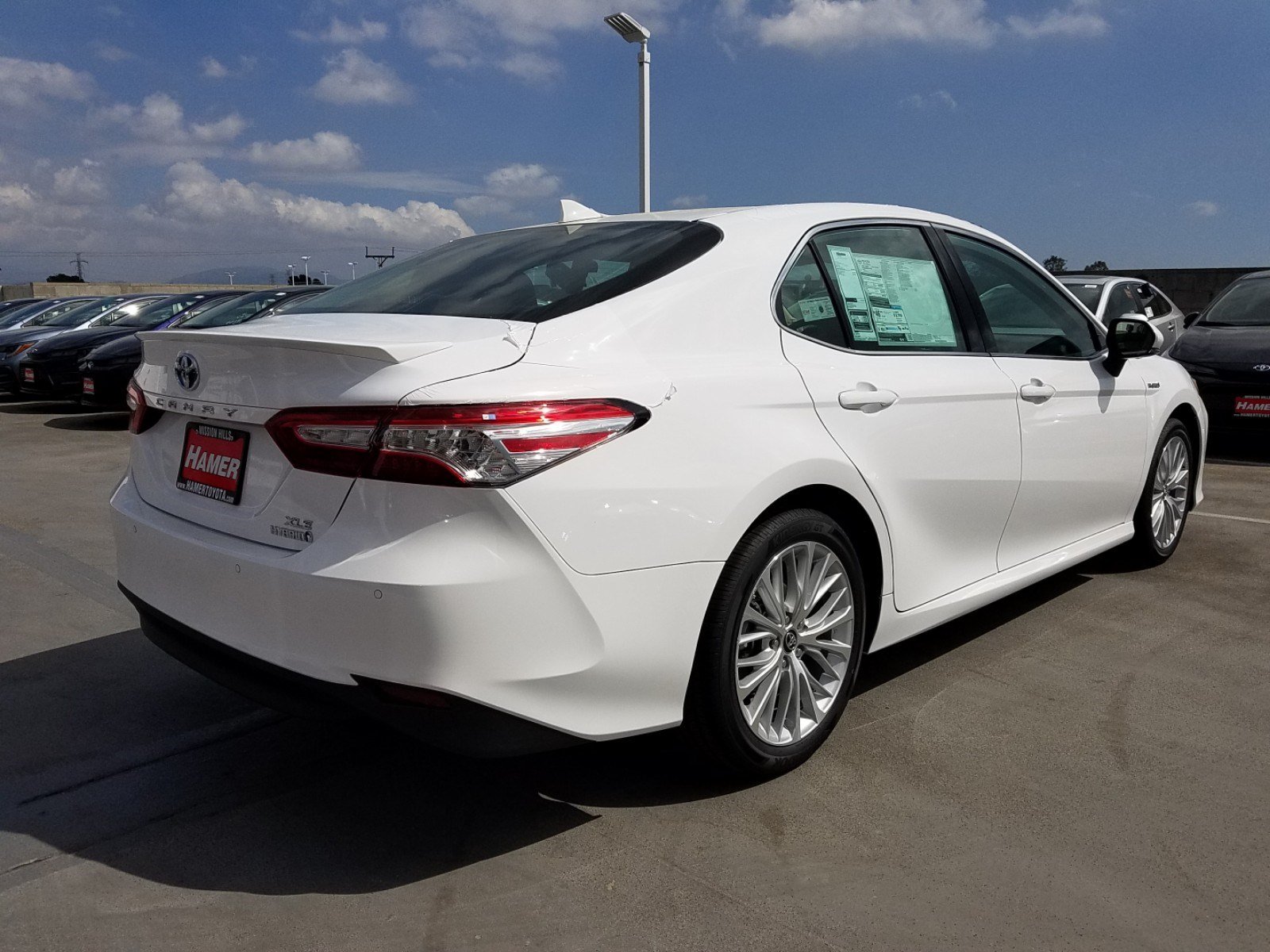 New 2019 Toyota Camry Hybrid Xle 4dr Car In Mission Hills 48511