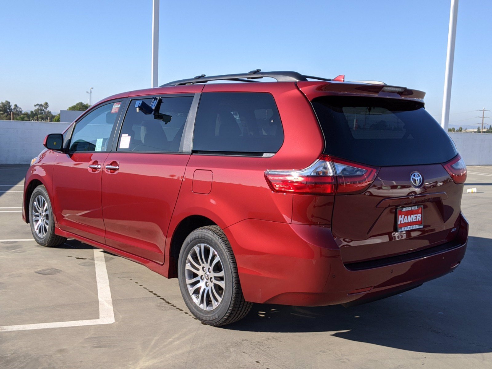 New 2020 Toyota Sienna XLE 5 in Mission Hills #54643 | Hamer Toyota